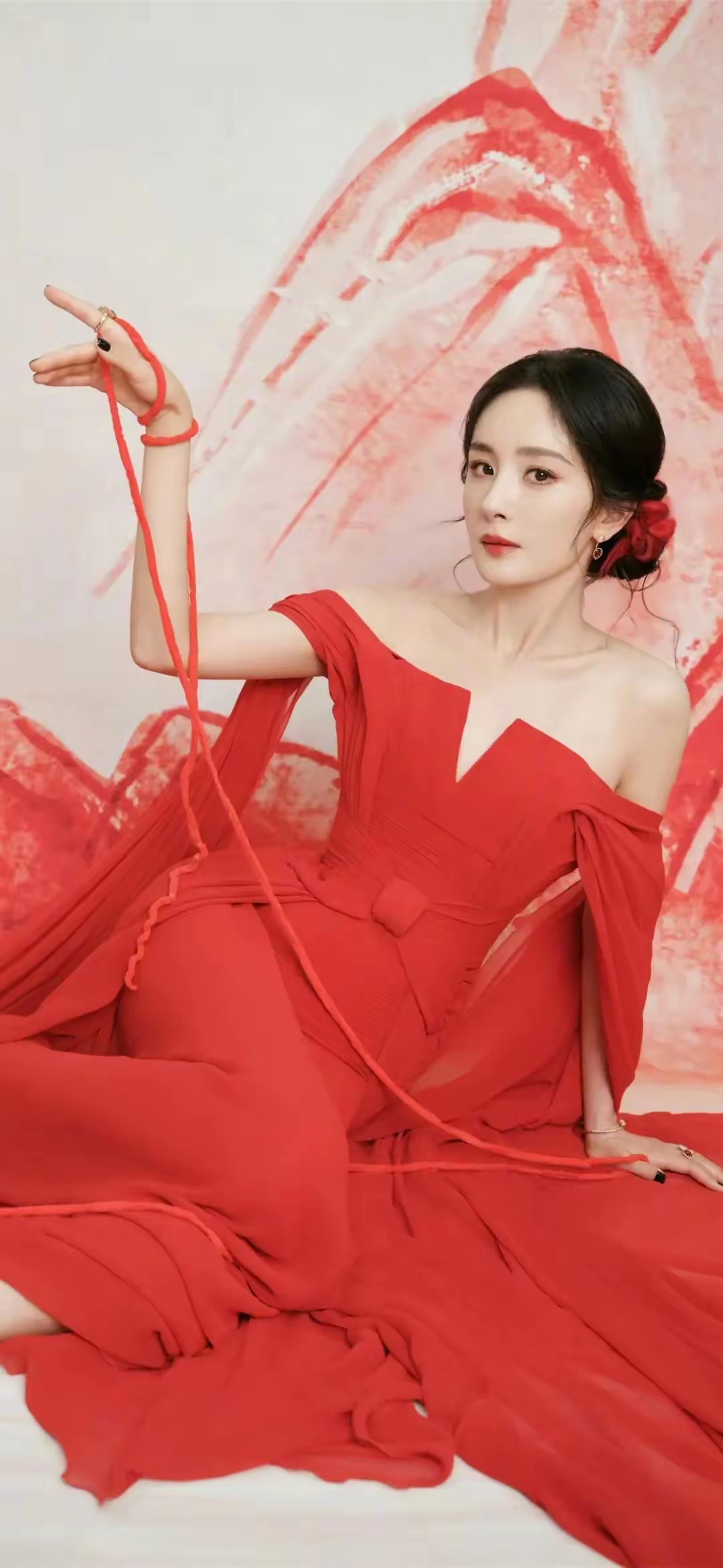 杨幂红裙写真插图1