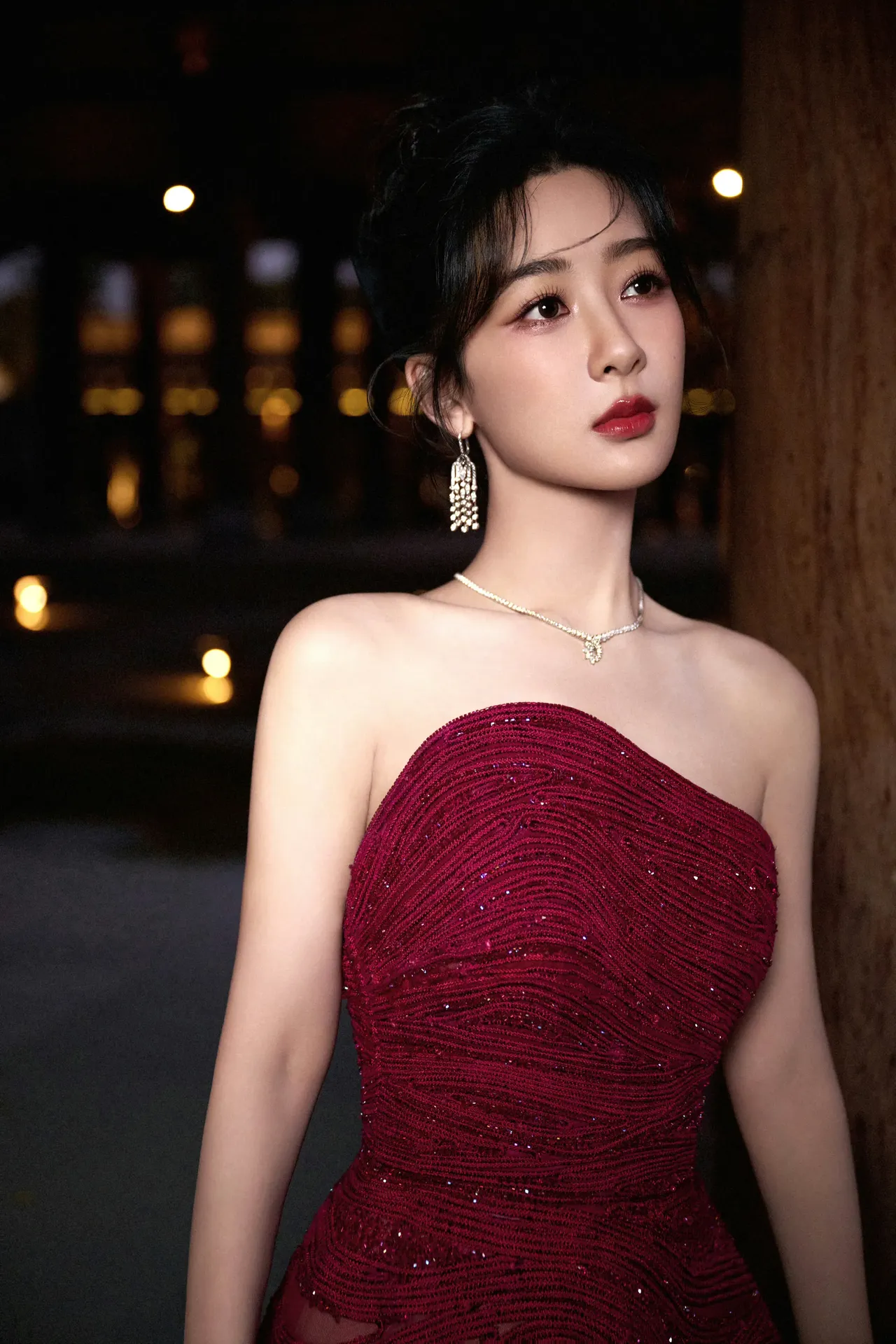 杨紫红裙写真插图2