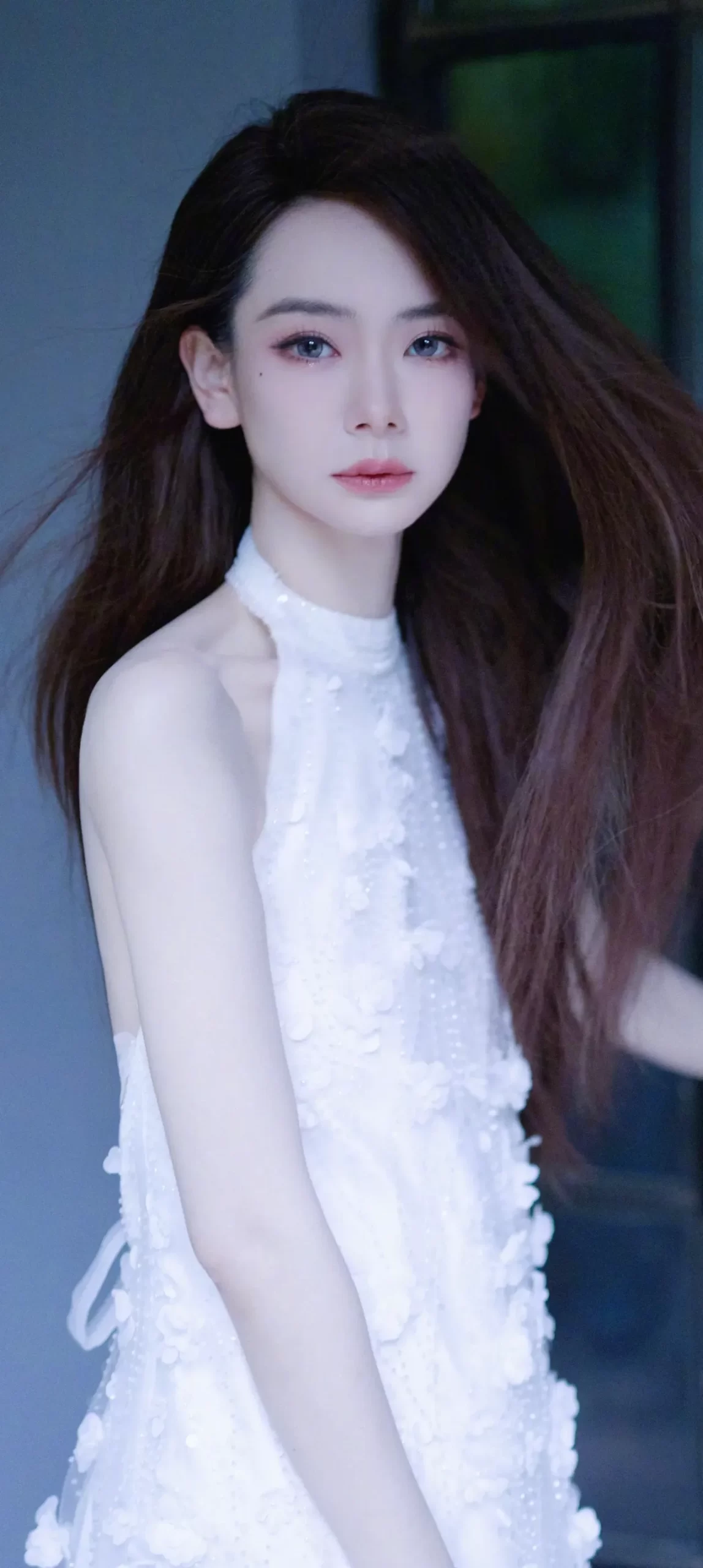 戚薇白裙写真插图3