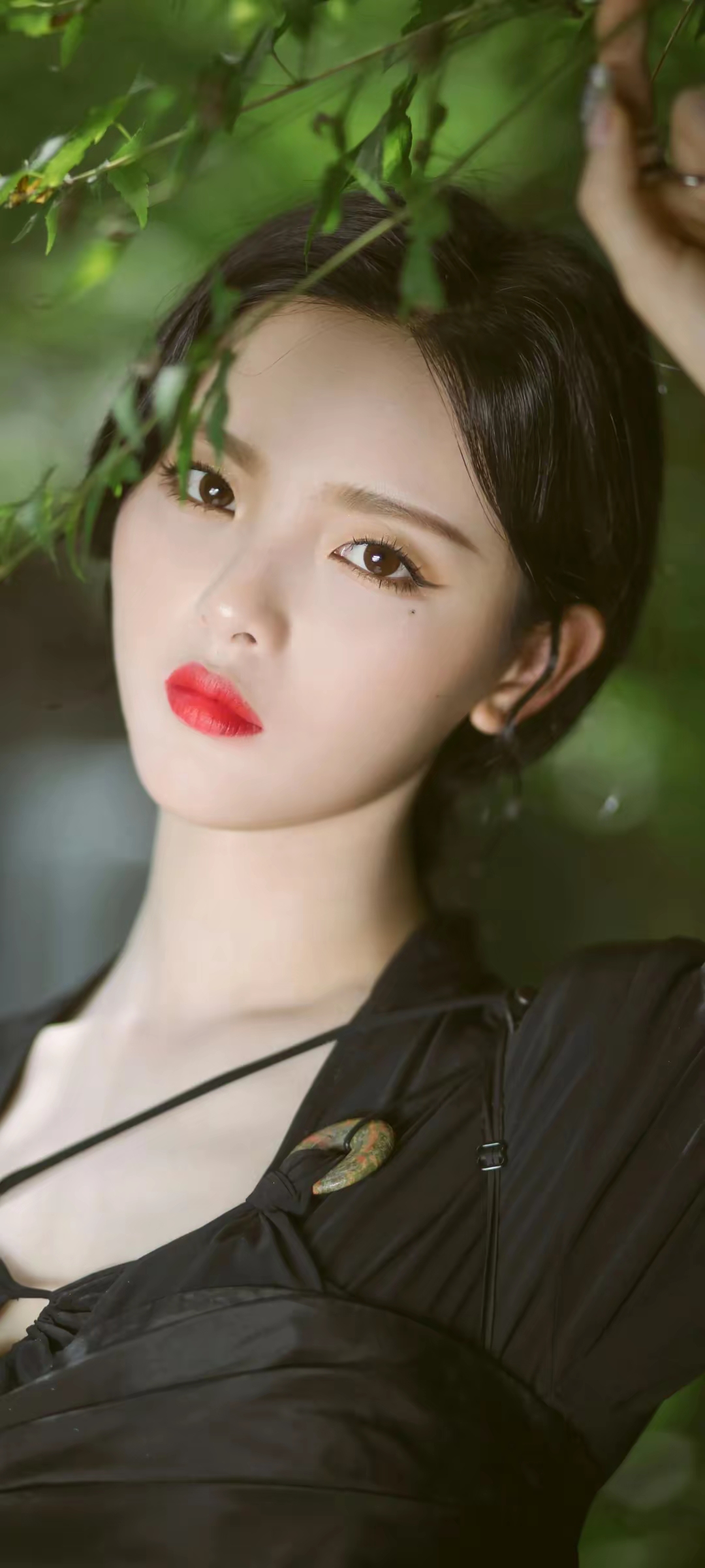 杨超越冷艳写真壁纸插图4