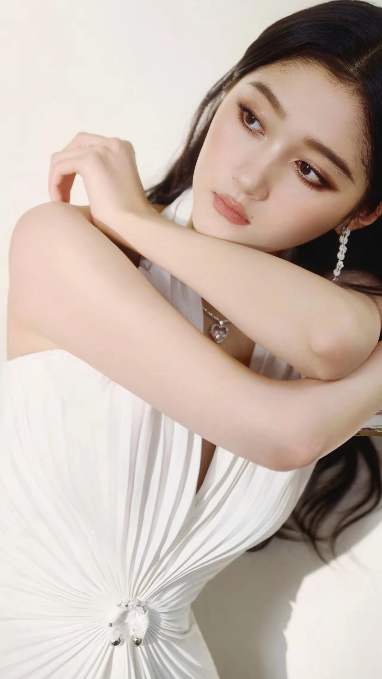 关晓彤白裙写真插图4
