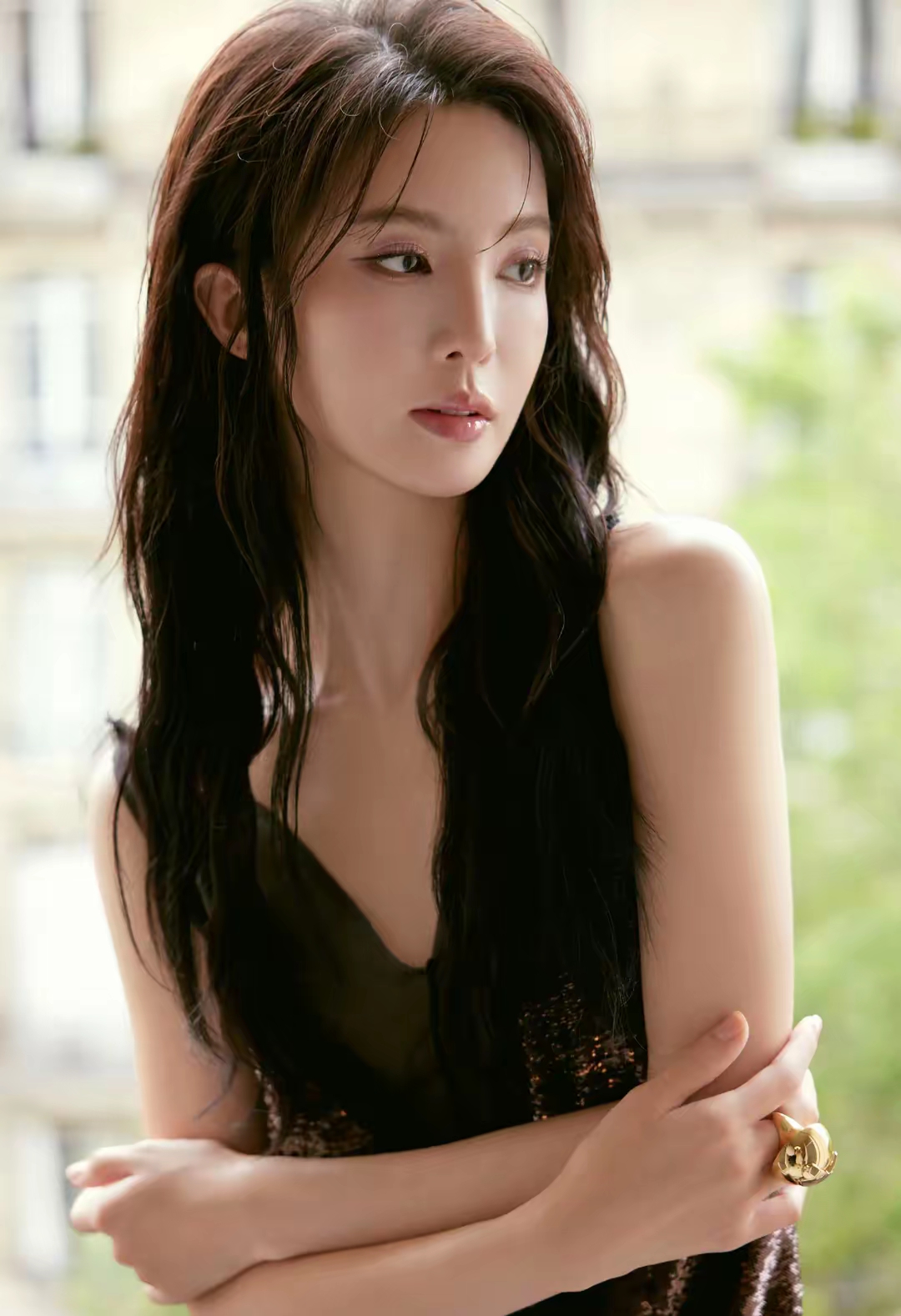 优雅迷人的金晨街头写真插图8