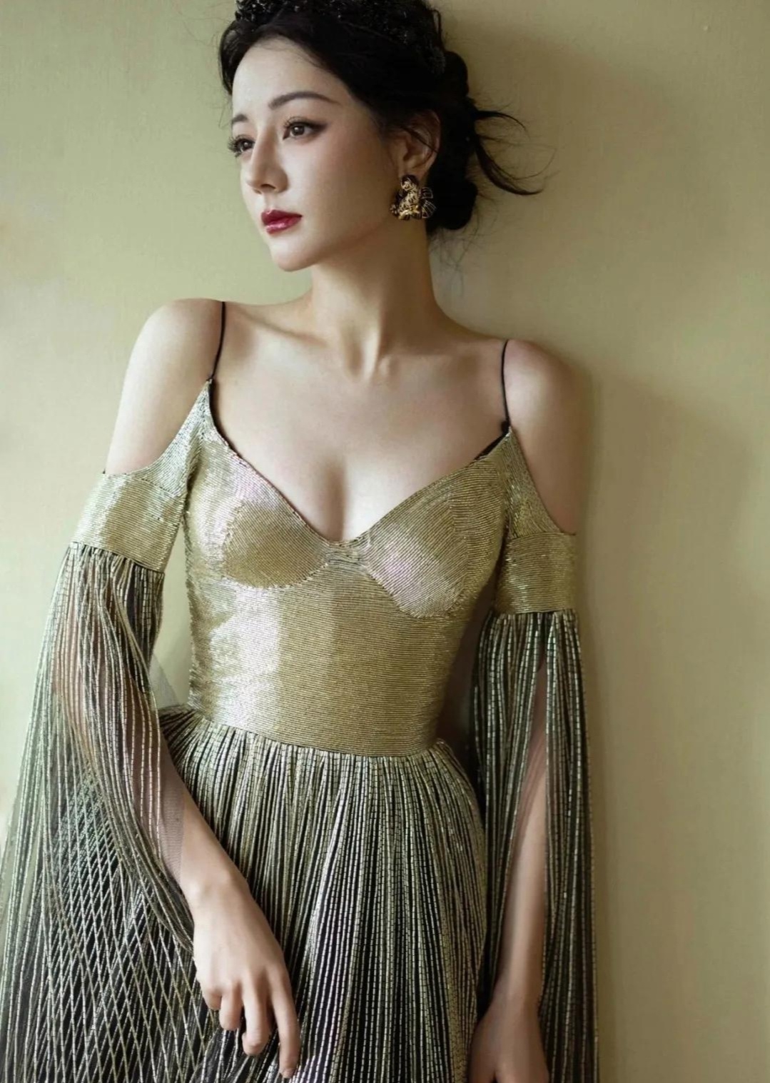 性感的迪丽热巴写真插图1