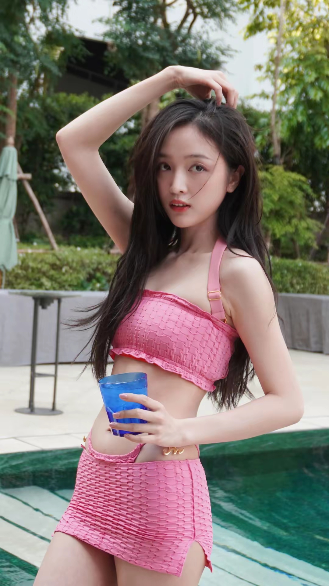 吴宣仪泳装写真插图13