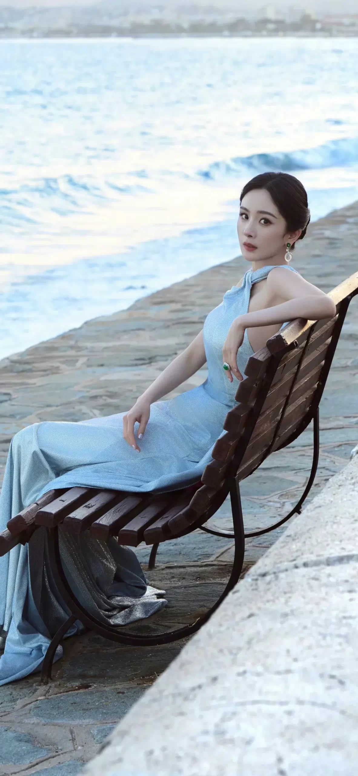 杨幂海边长裙写真插图1