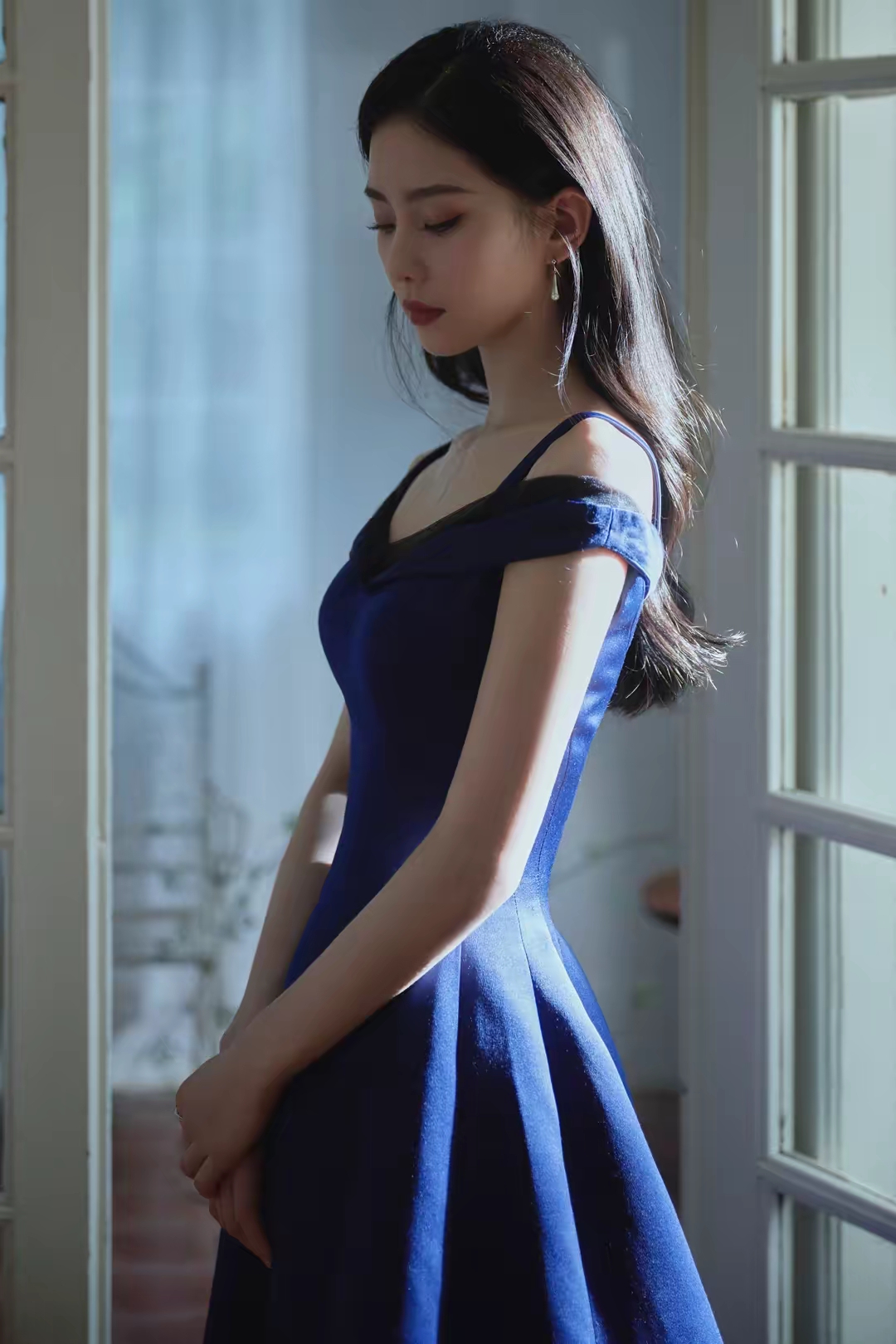 刘诗诗蓝裙写真插图2