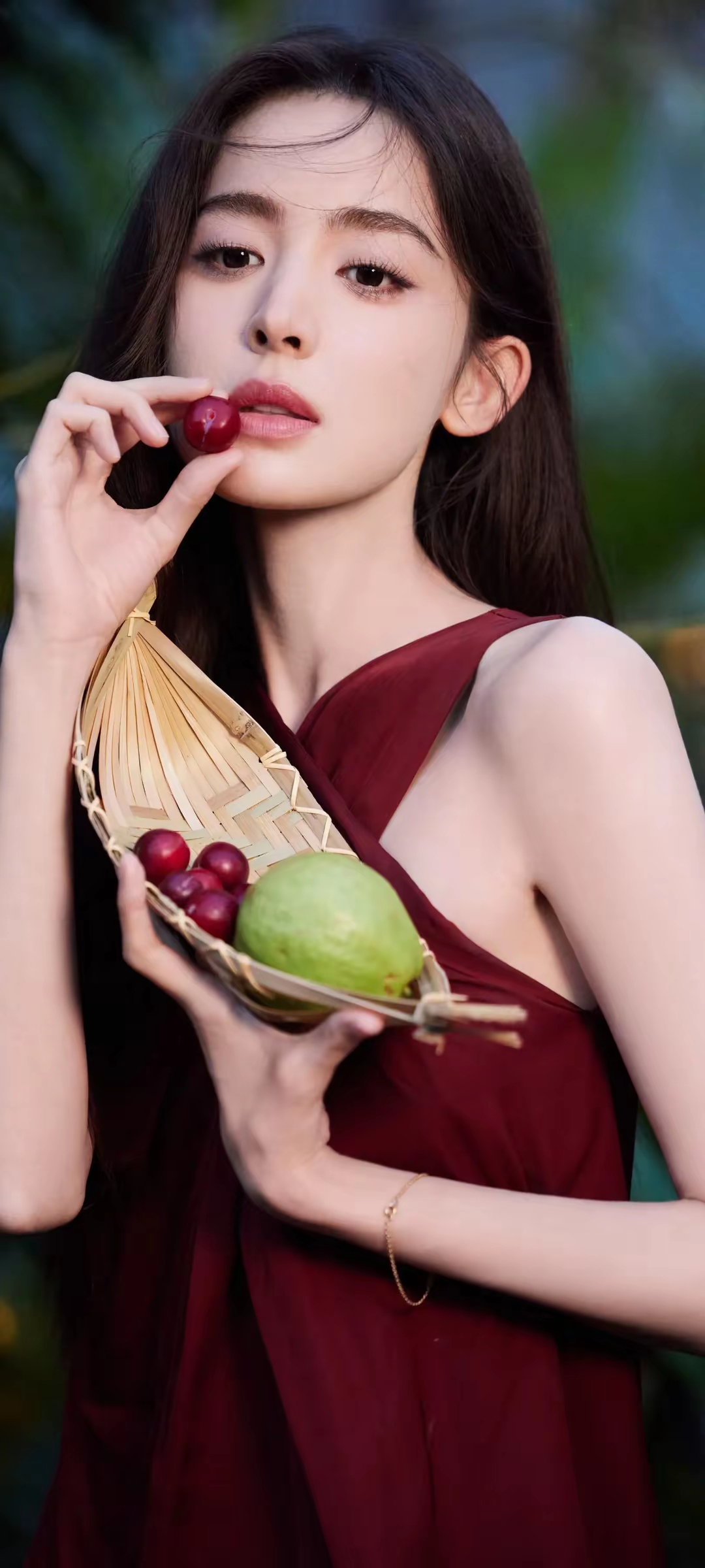 古力娜扎明艳写真壁纸插图1