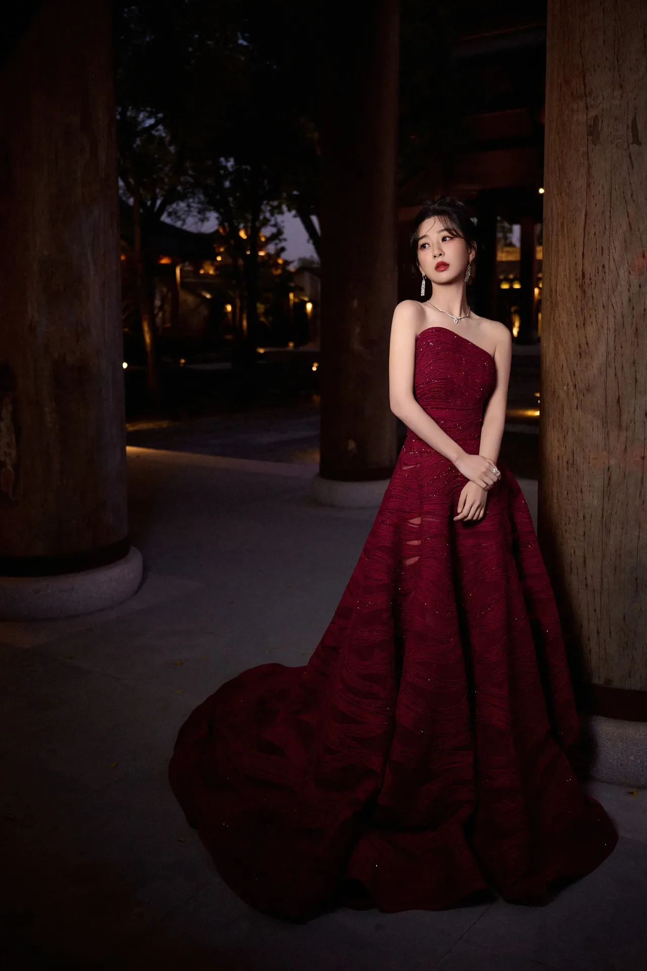 杨紫红裙写真插图15