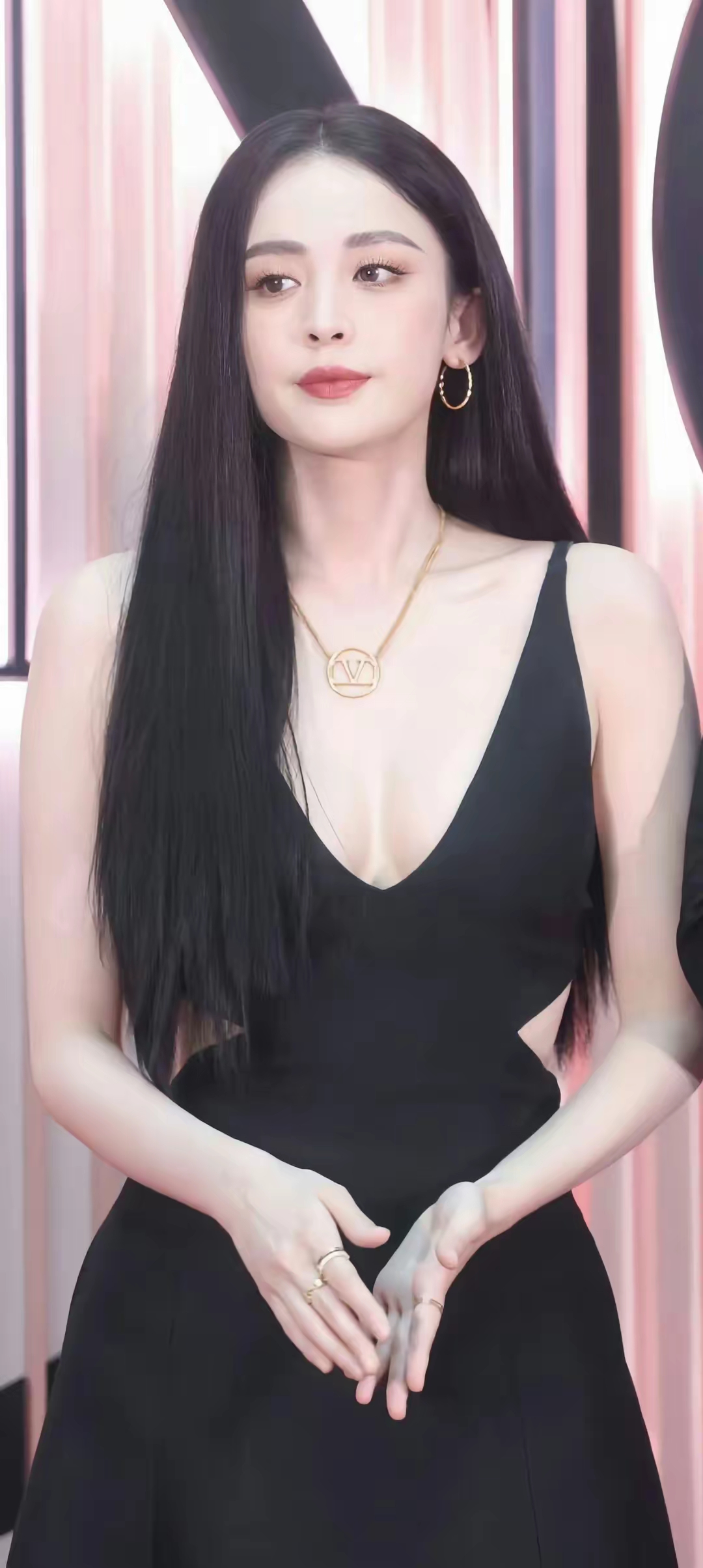古力娜扎抹胸裙写真插图4