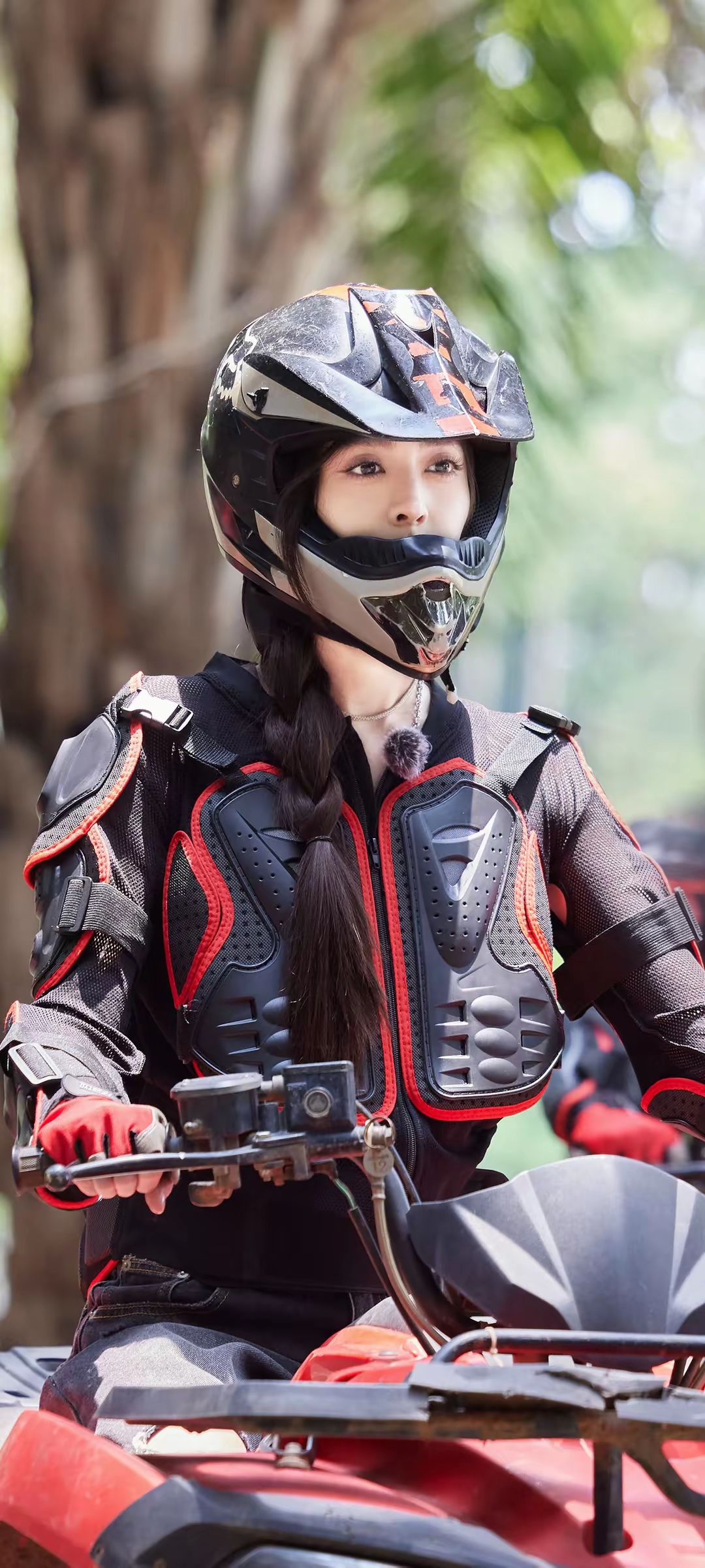 古力娜扎明艳写真壁纸插图7