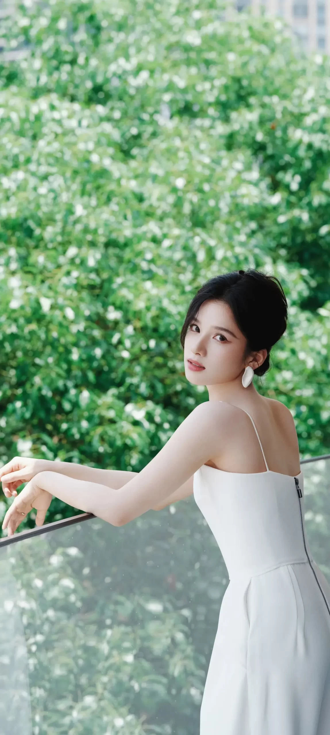 张婧仪简约时尚写真插图3