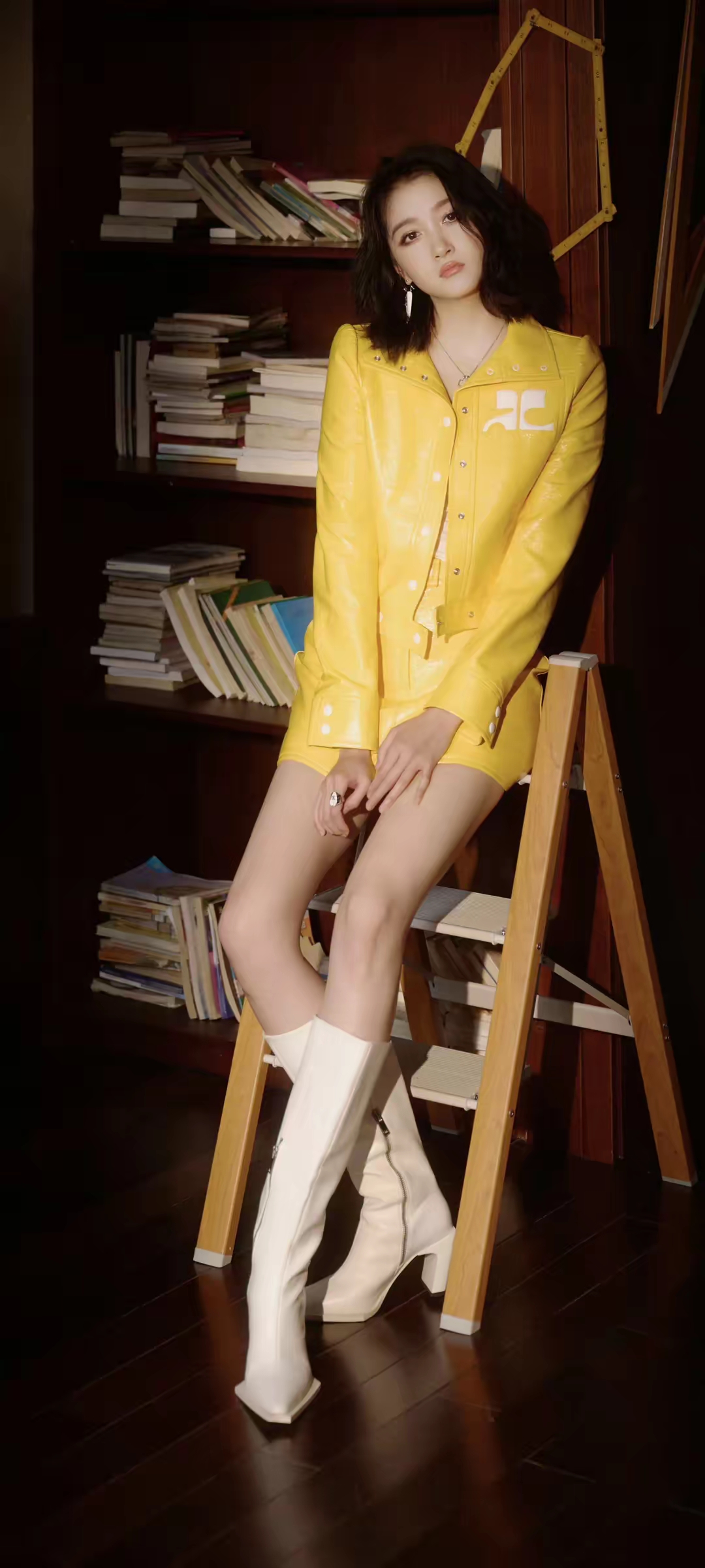 关晓彤黄色短裙写真插图7