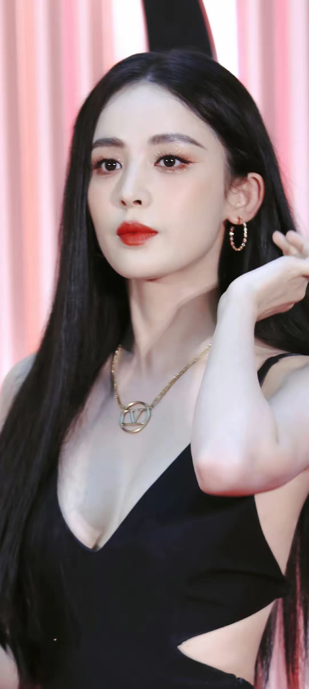 古力娜扎抹胸裙写真插图3