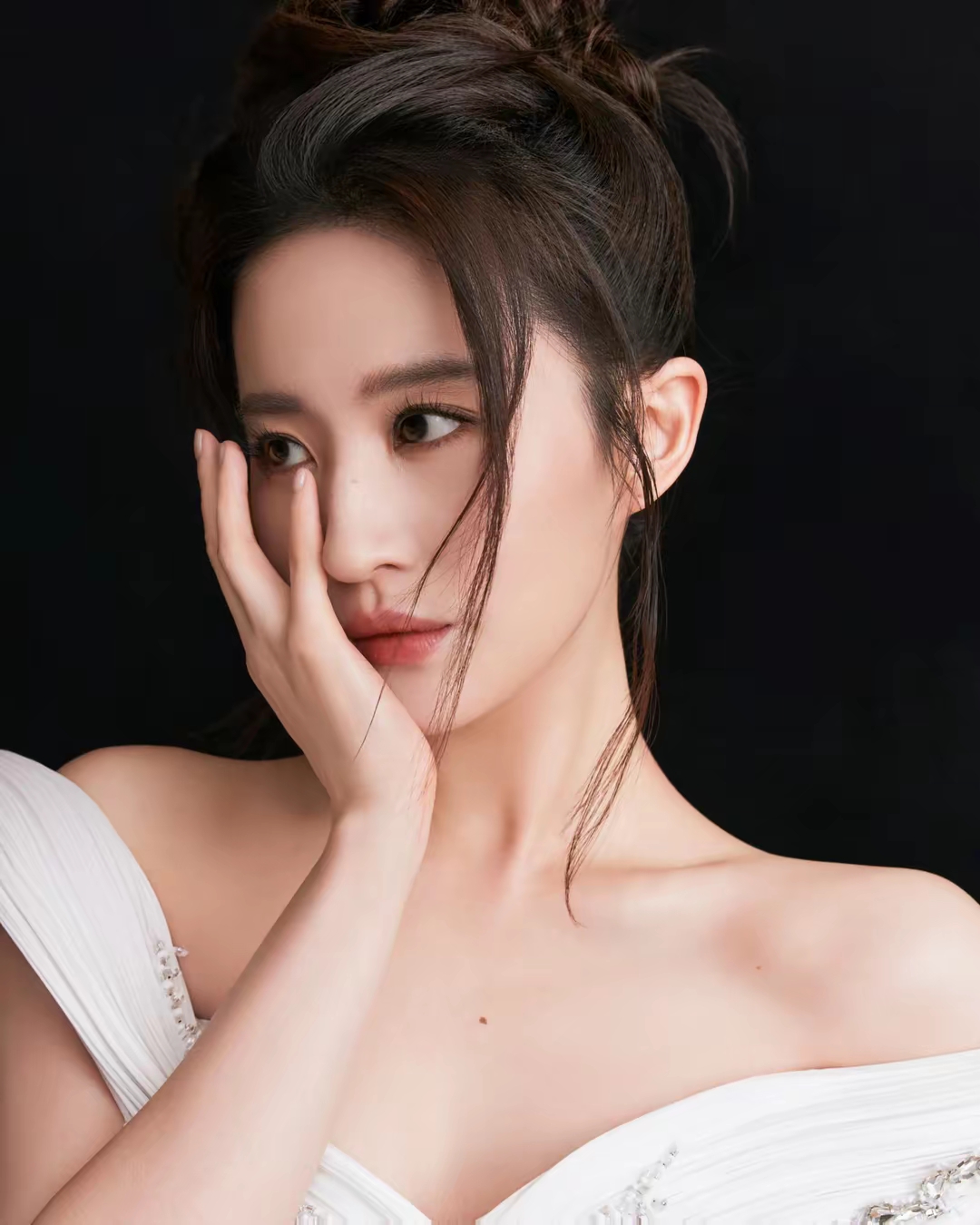 刘亦菲宝格丽高定礼服插图4