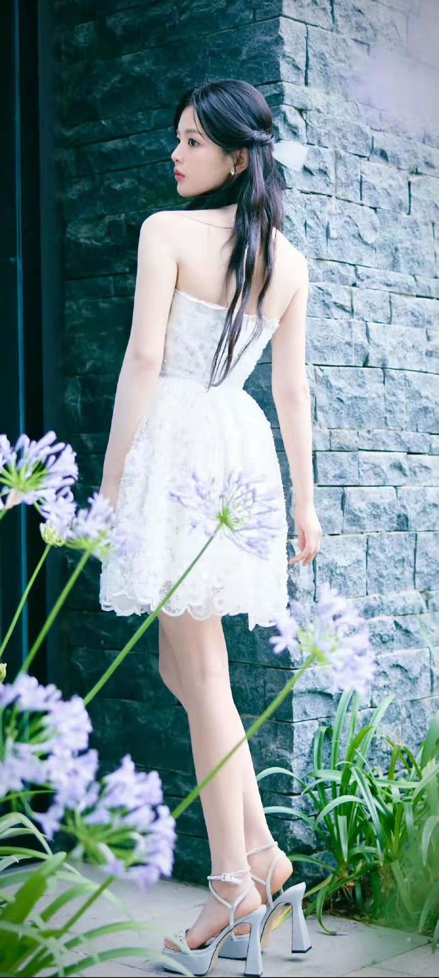 杨超越白裙写真插图1