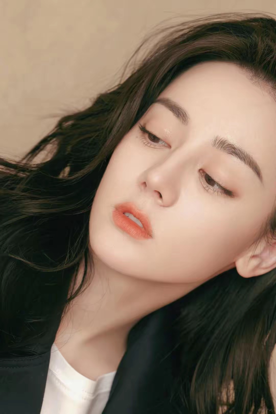 迪丽热巴写真插图5