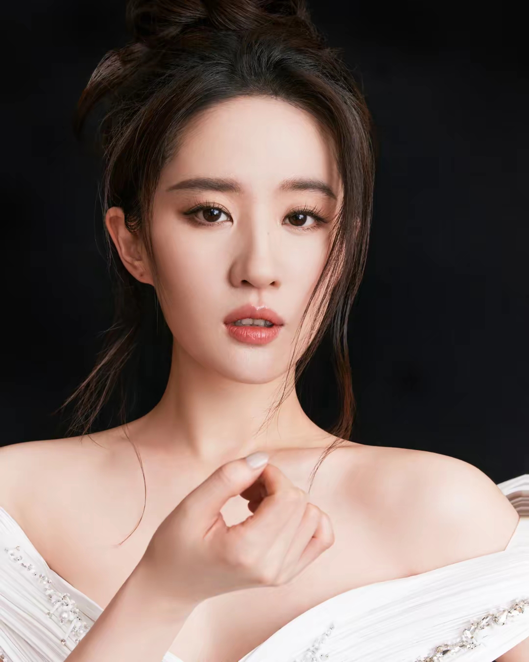 刘亦菲宝格丽高定礼服插图7