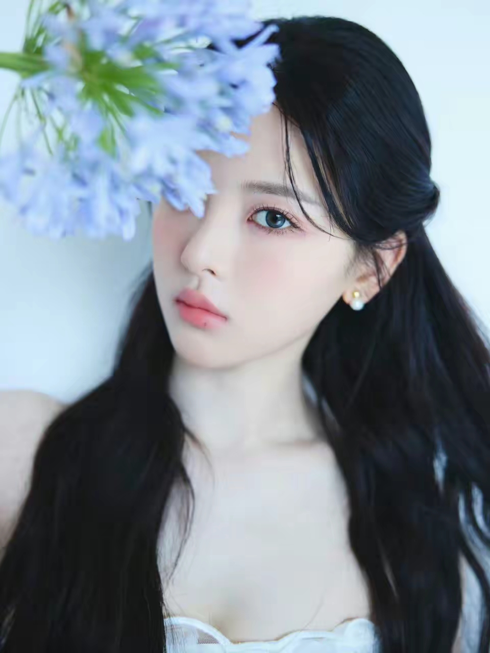 杨超越白裙写真插图2