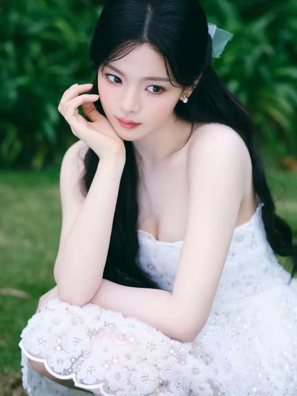 杨超越白裙写真插图3
