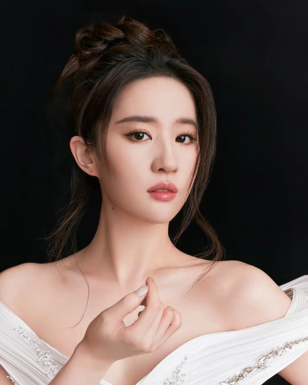 刘亦菲宝格丽高定礼服插图6