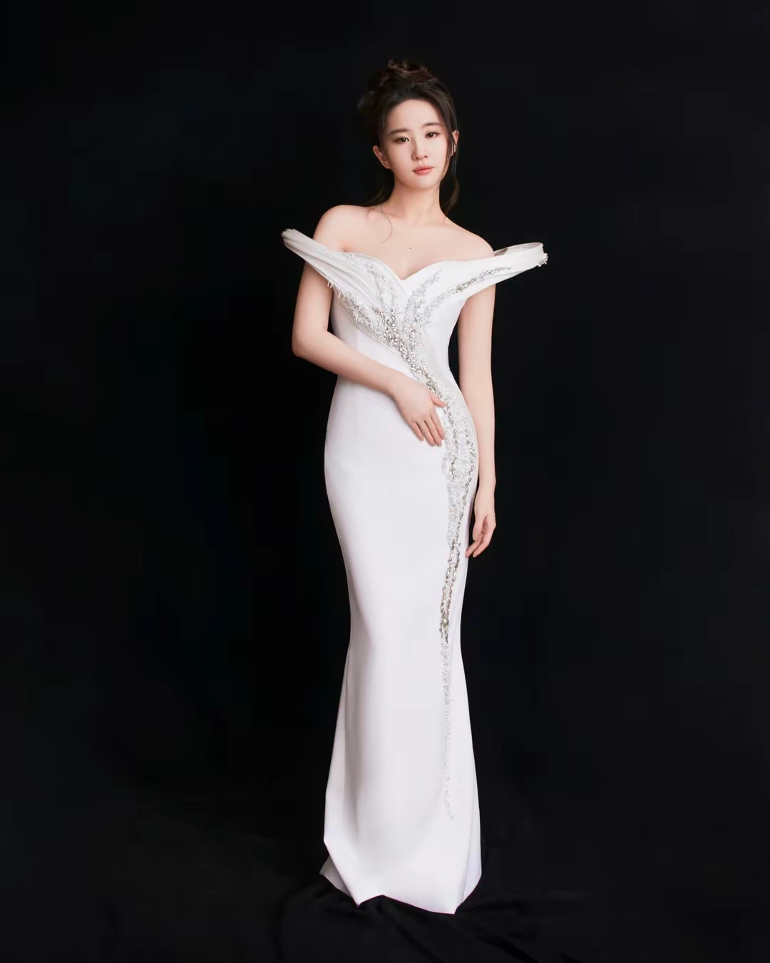 刘亦菲宝格丽高定礼服插图8