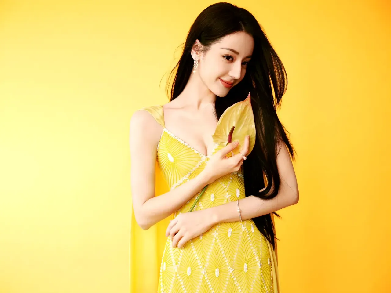迪丽热巴写真插图5