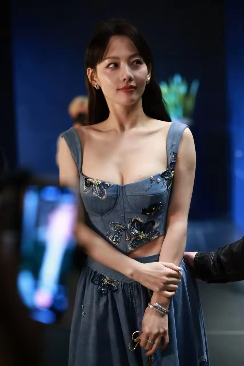 张嘉倪写真插图5