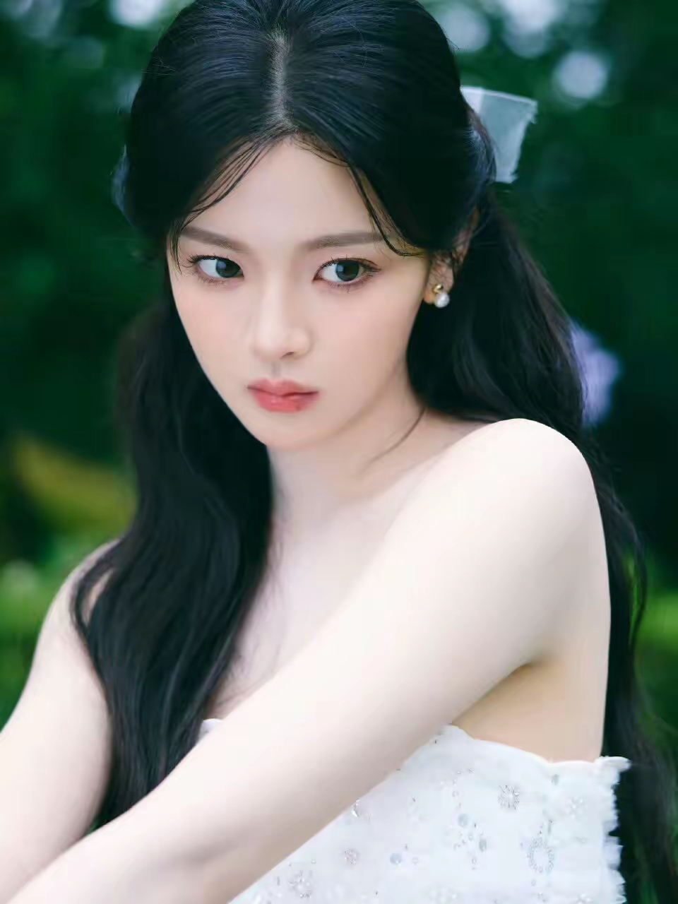杨超越白裙写真插图5
