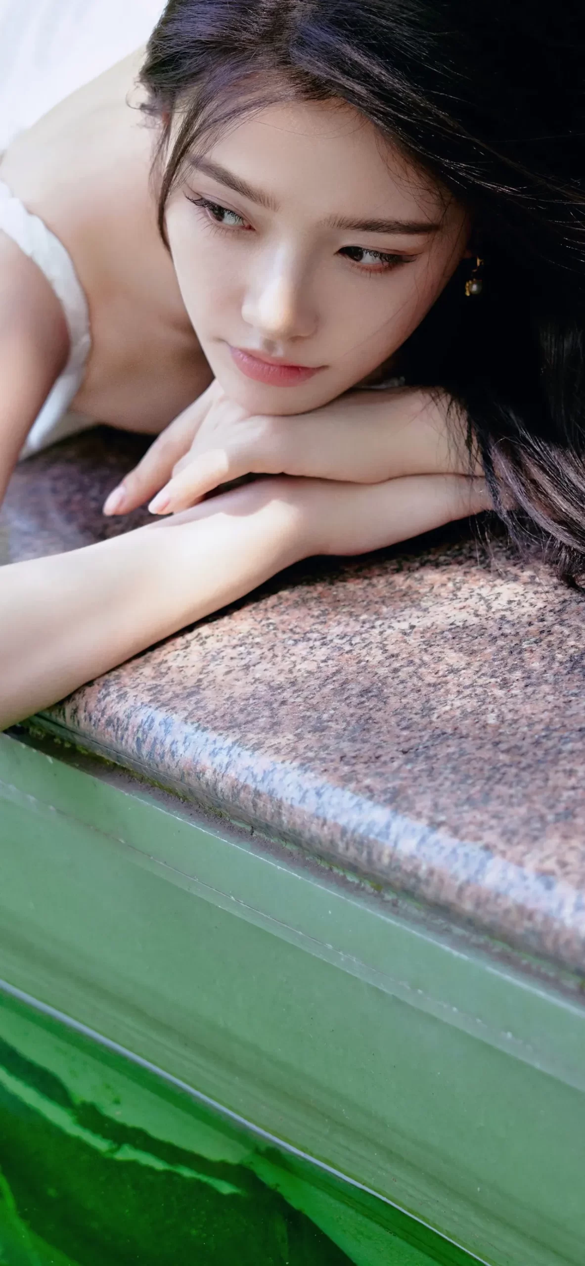 林允白裙写真插图3
