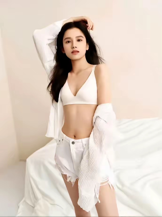 张婧仪维密内衣写真插图7