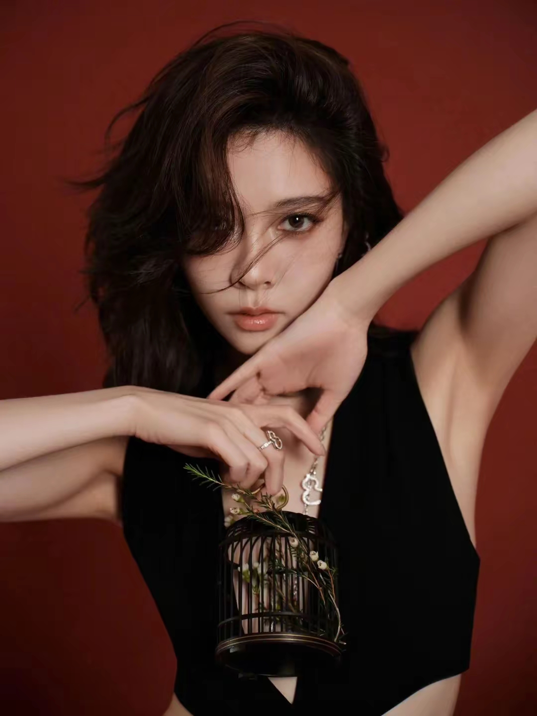 宋妍霏深v露背裙性感写真插图8