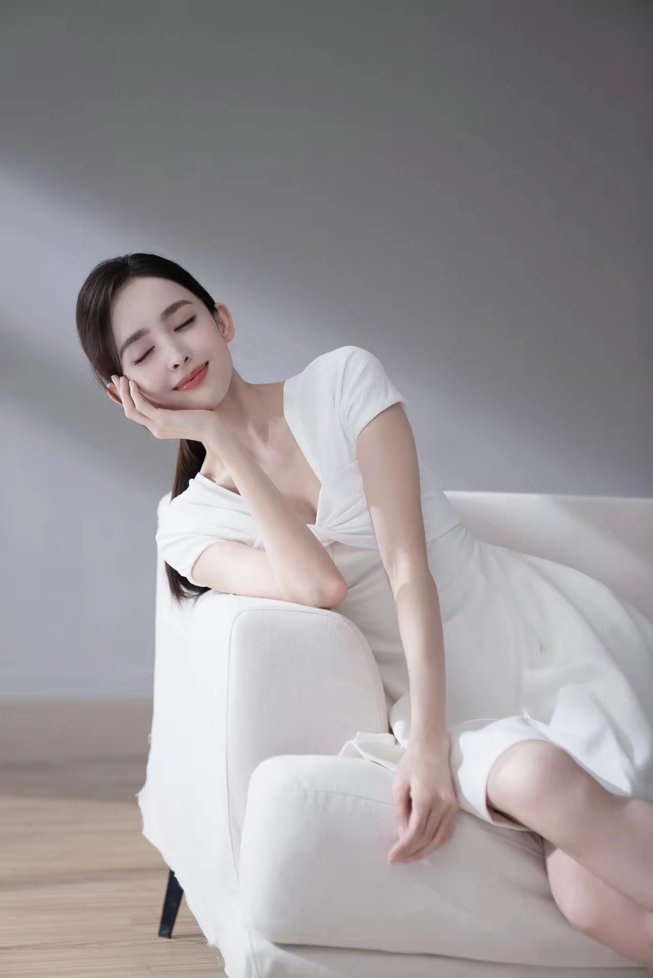 古力娜扎居家慵懒写真插图2