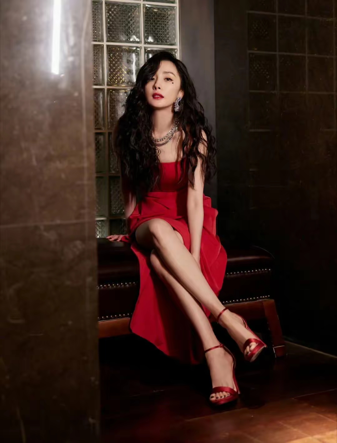 杨幂红色睡衣写真插图10