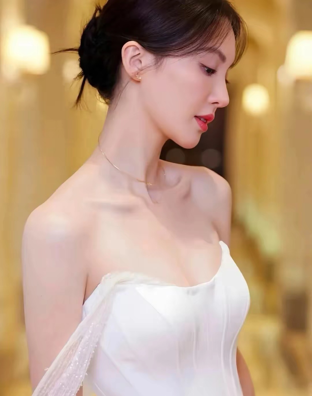 金晨白裙写真插图2