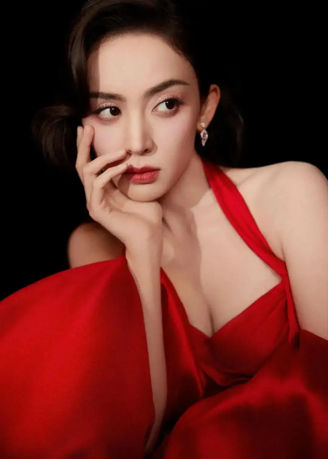 古力娜扎红裙写真插图12