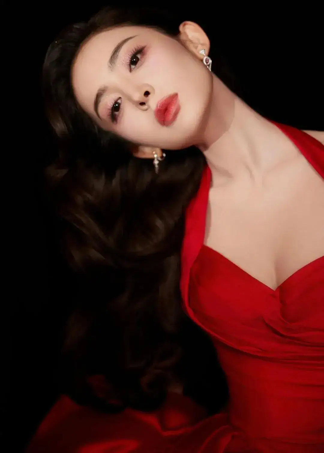 古力娜扎红裙写真插图10