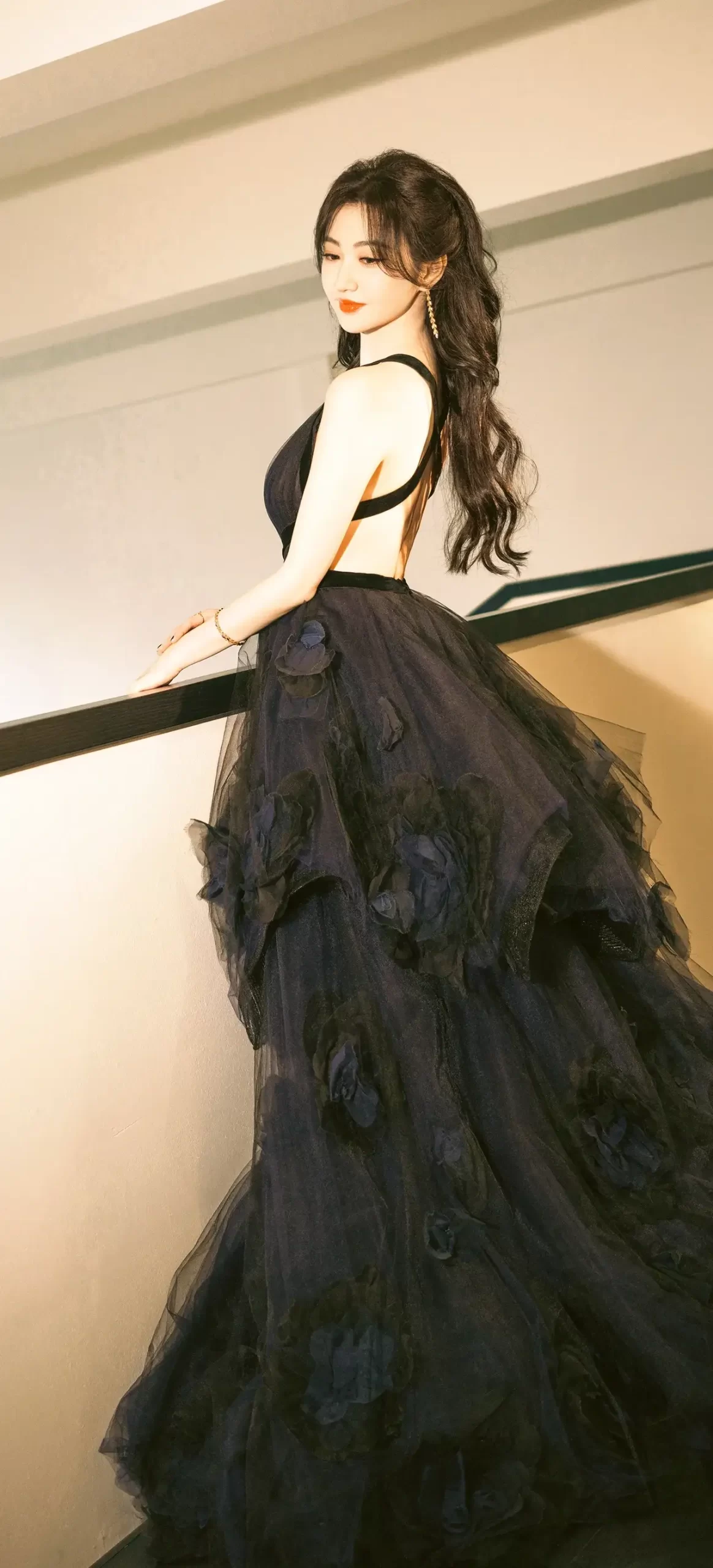 景甜深v裙写真好美插图4