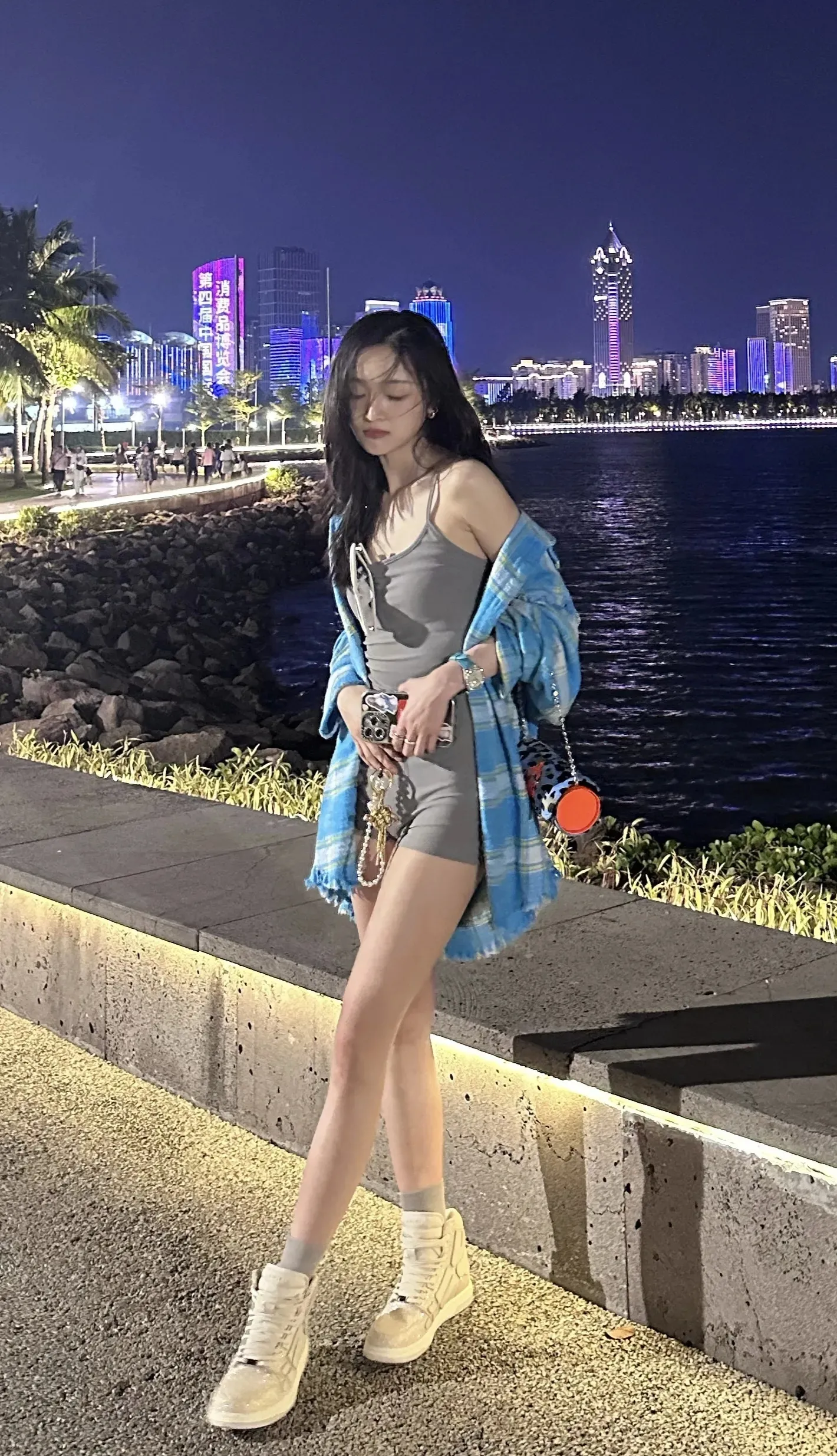 吴宣仪紧身吊带裙写真插图8