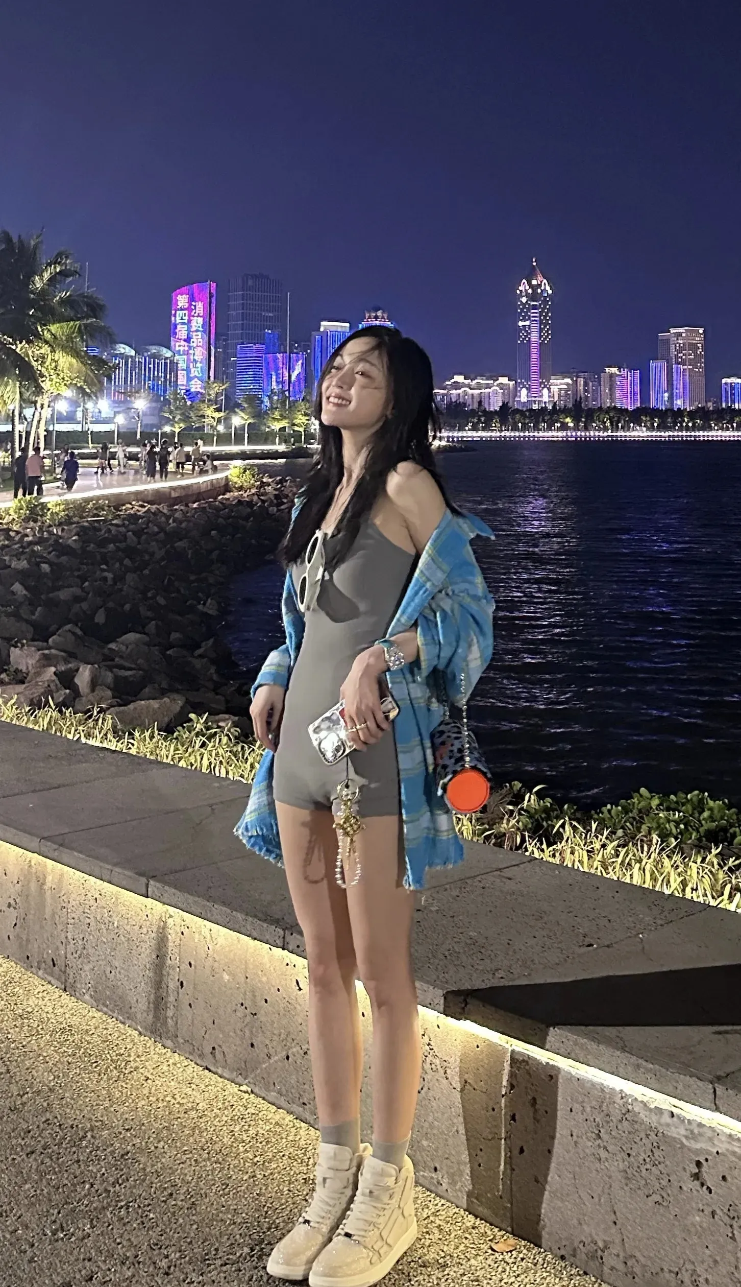 吴宣仪紧身吊带裙写真插图7