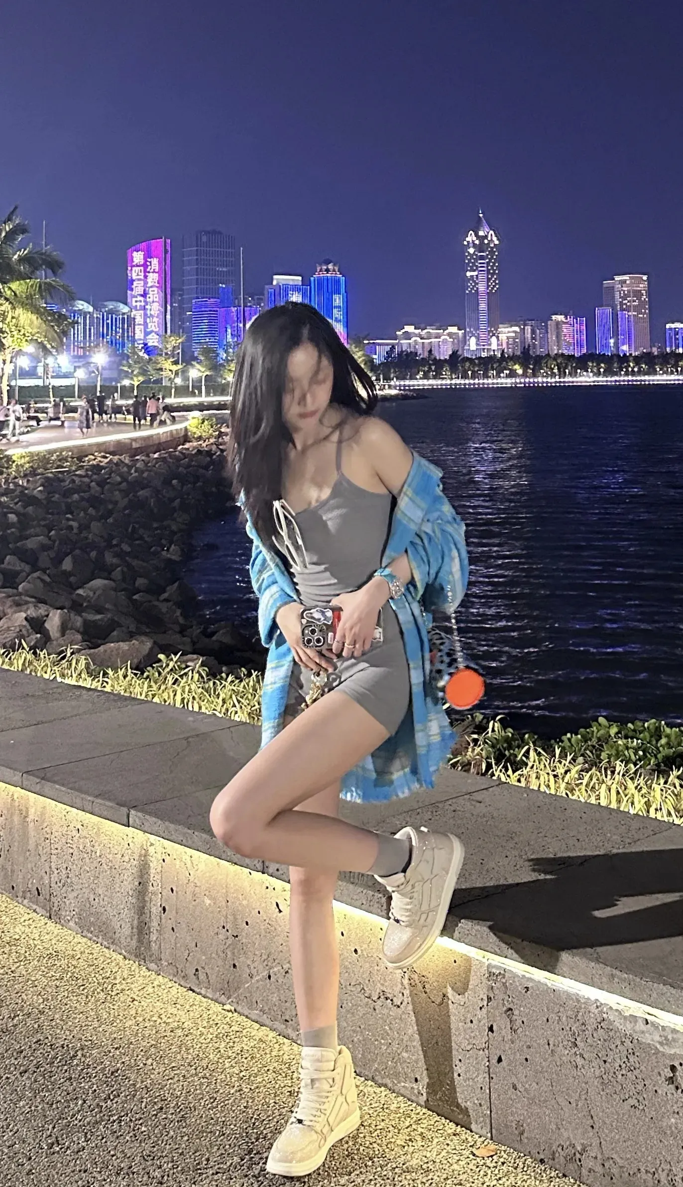 吴宣仪紧身吊带裙写真插图6