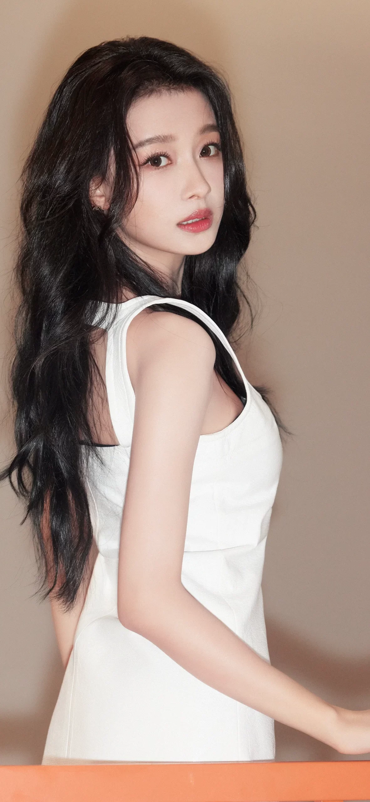 孙怡白裙写真插图5