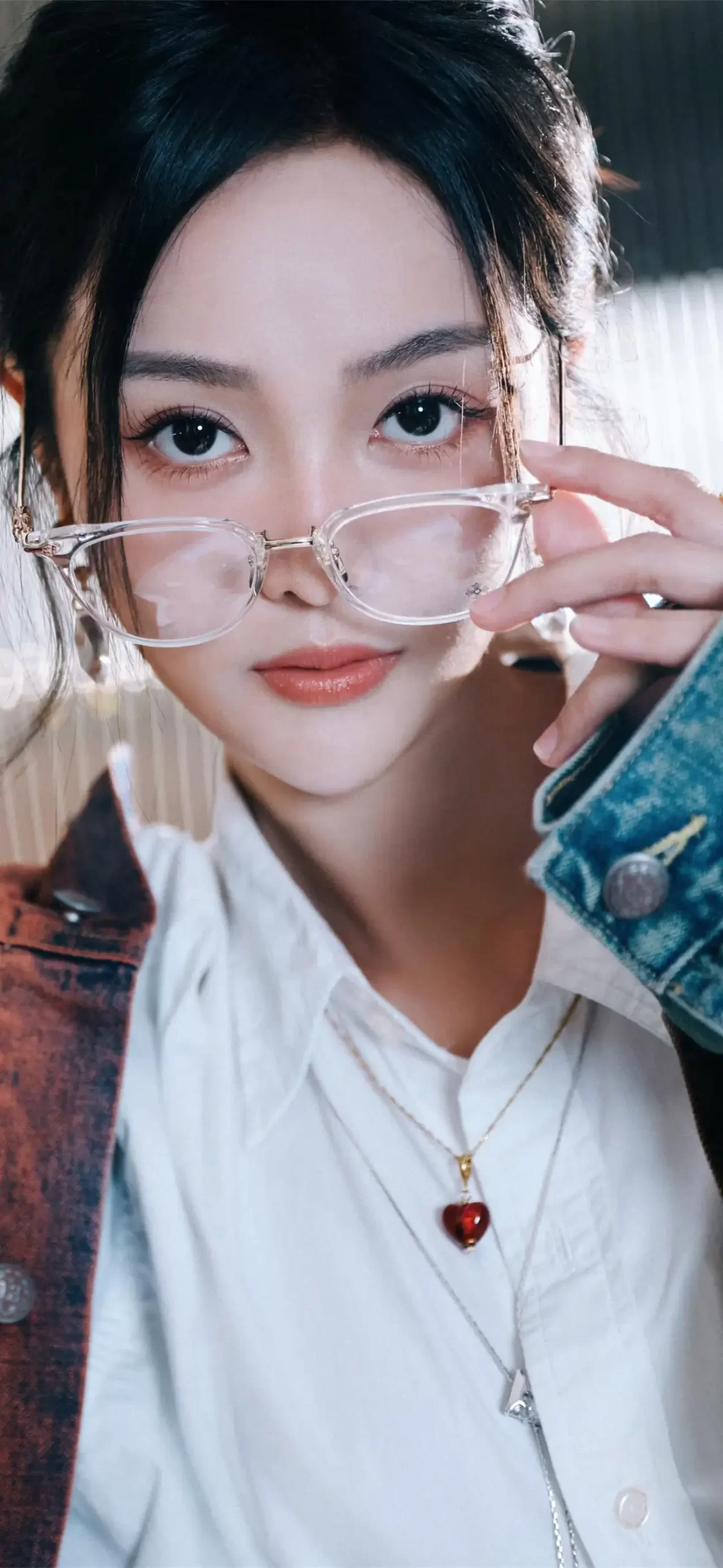 吴宣仪白衬衣穿搭写真插图13