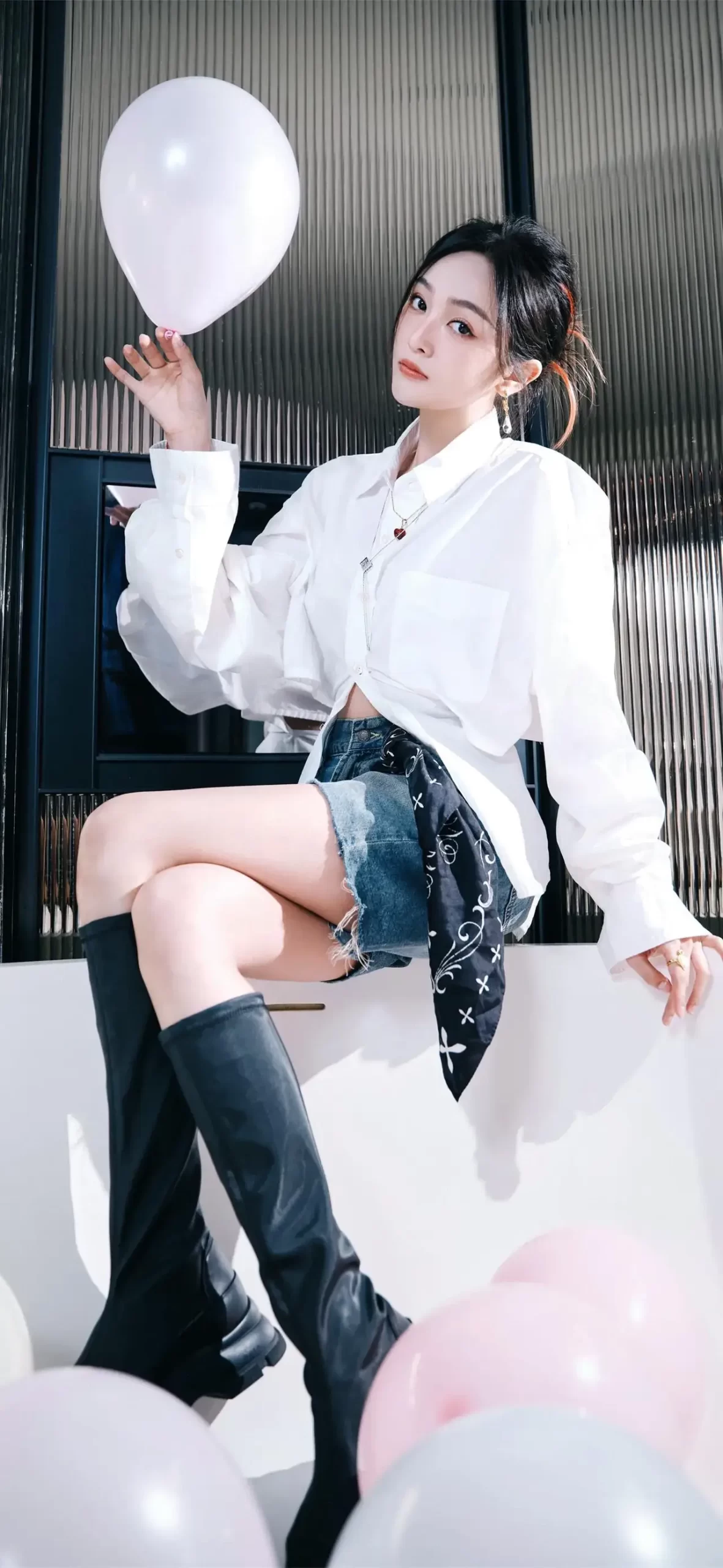 吴宣仪白衬衣穿搭写真插图6