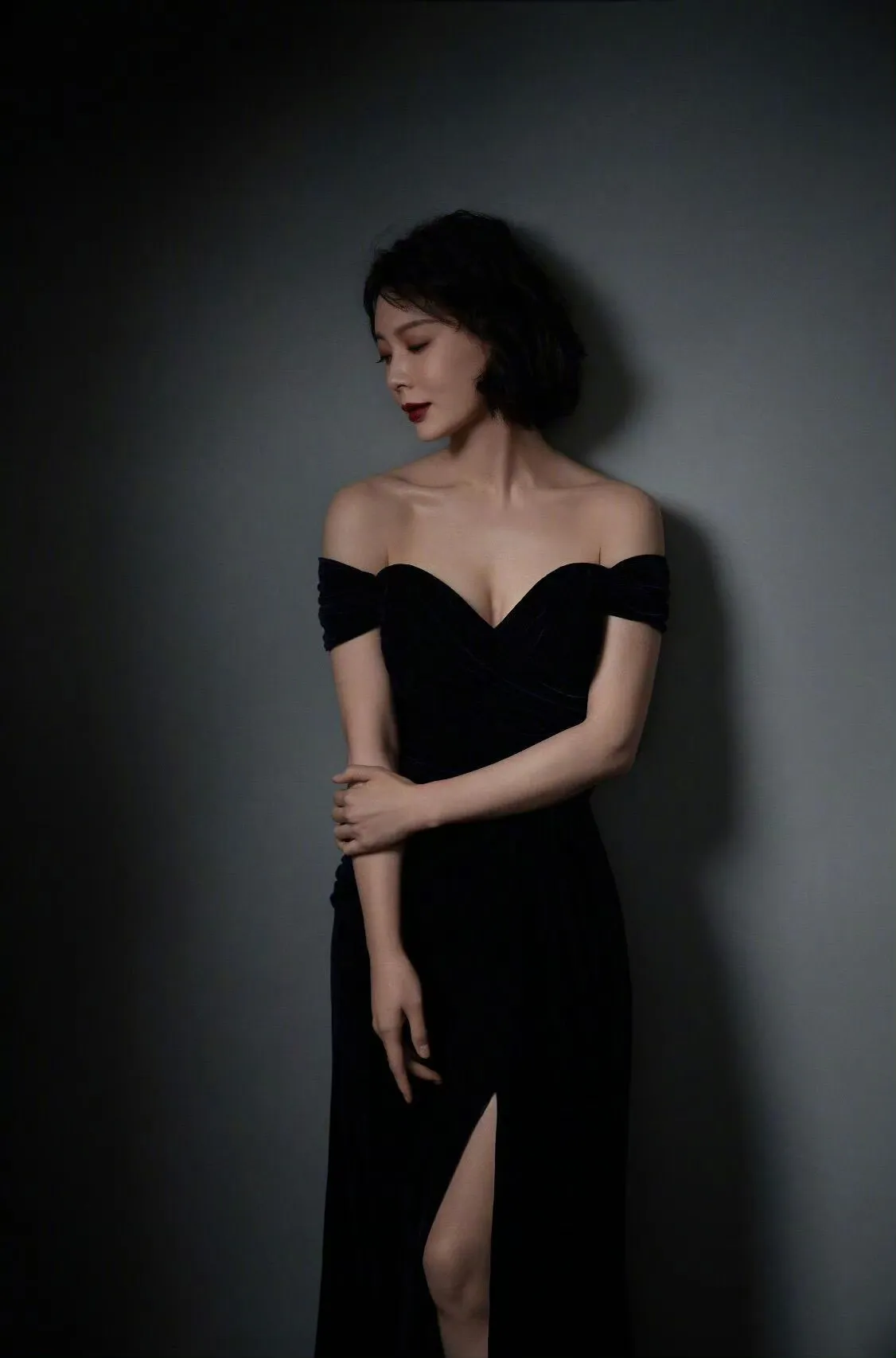 陈数黑色礼服写真插图5