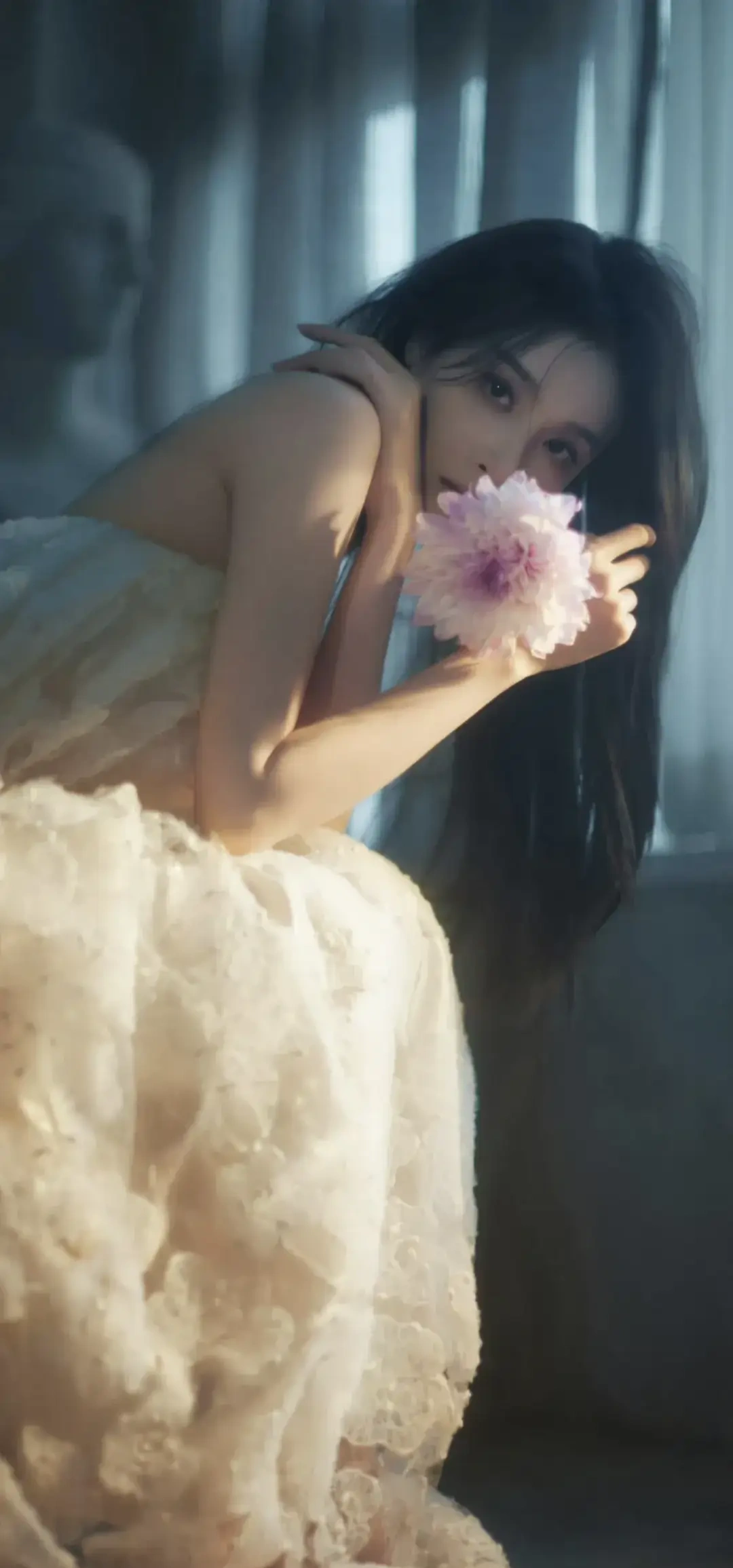 隆妮暗黑系穿搭写真插图2