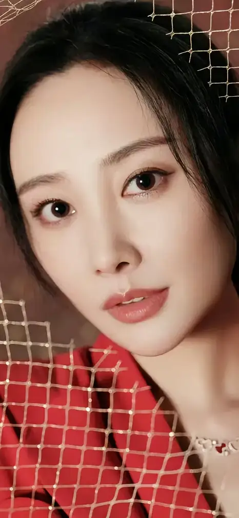 李纯红衣写真插图2