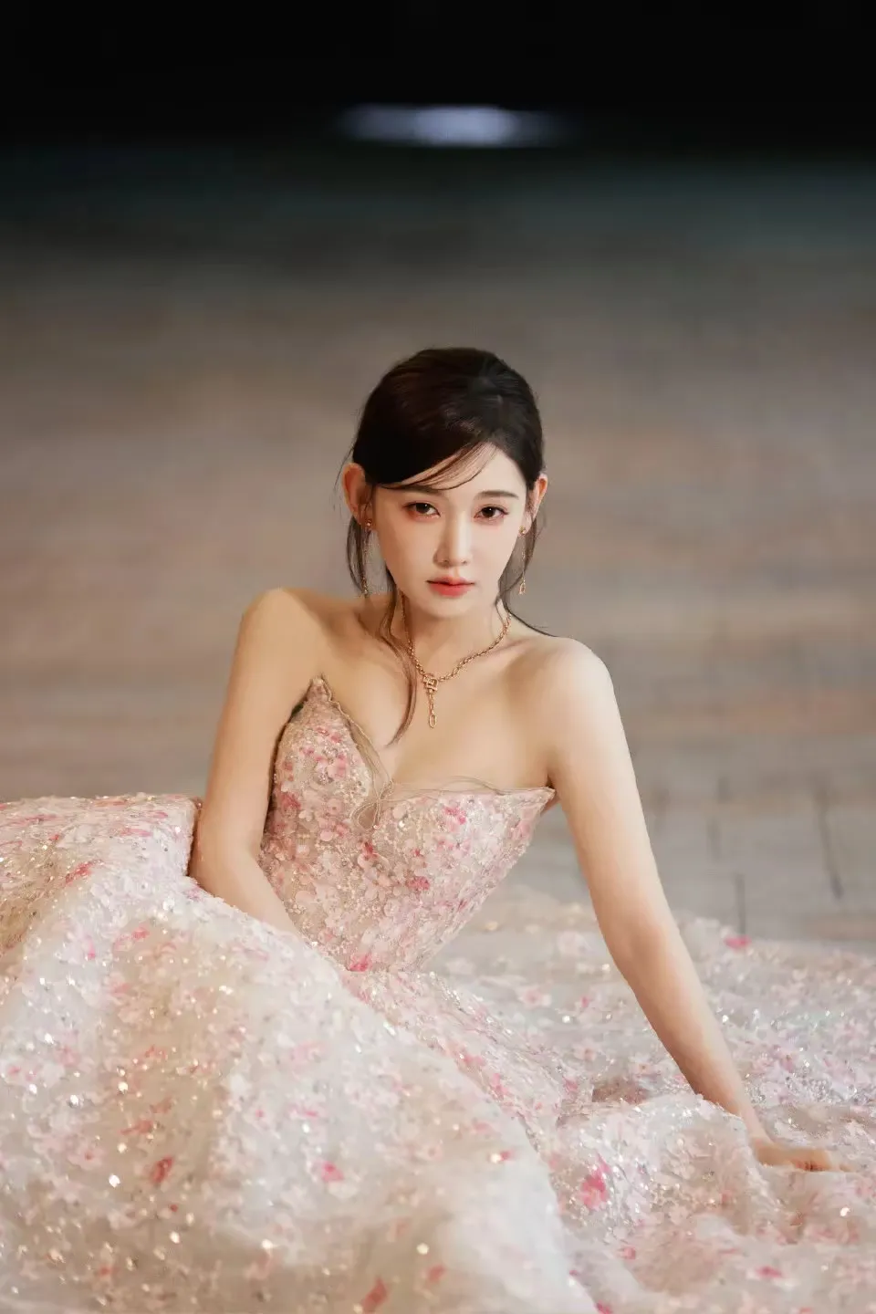 李沐宸抹胸裙写真插图5