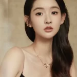 王玉雯黑色吊带裙
