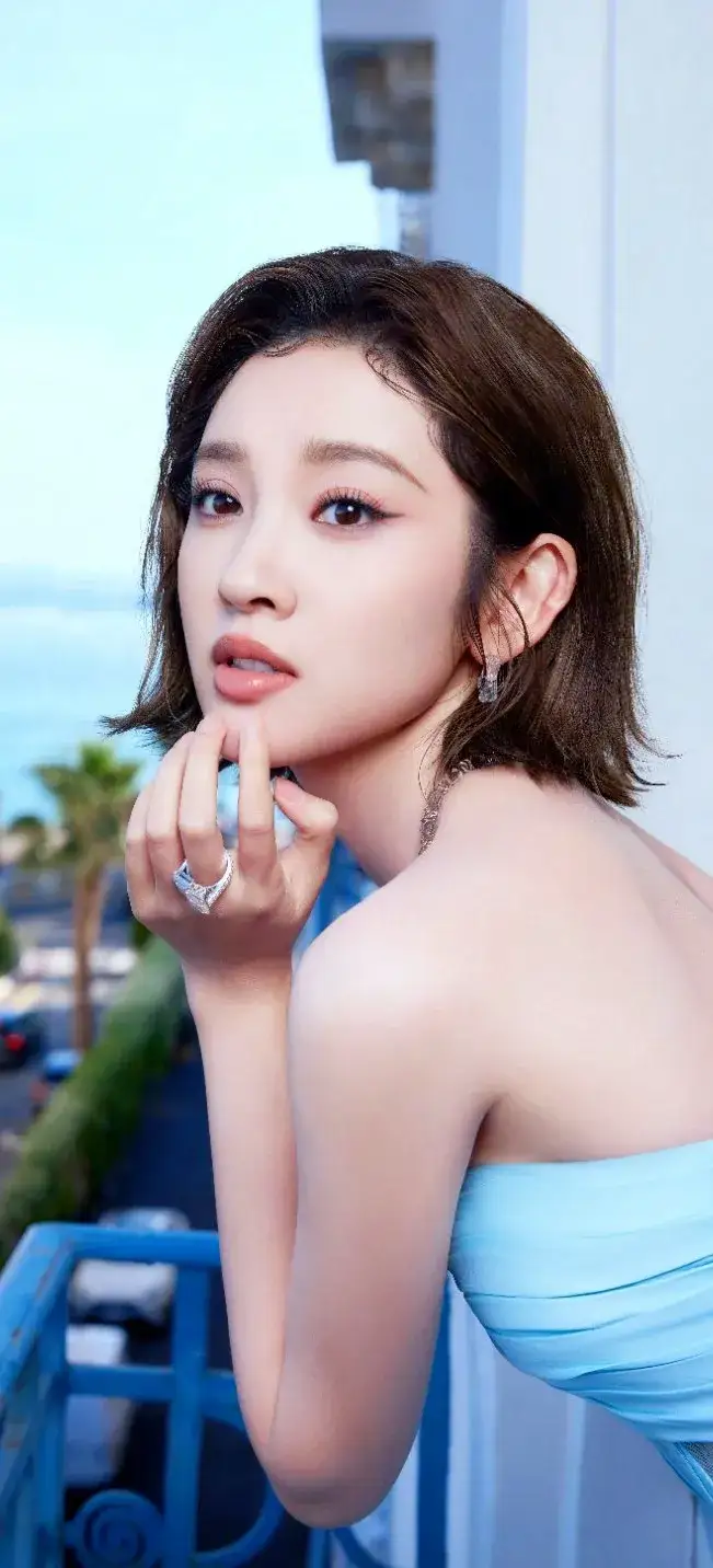 唐艺昕高清抹胸裙写真插图1