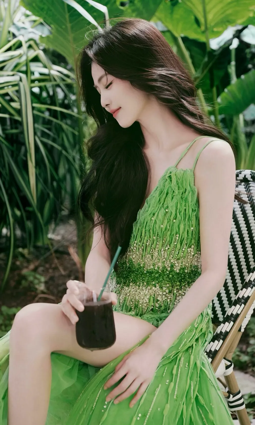 白鹿绿色裙子写真插图7